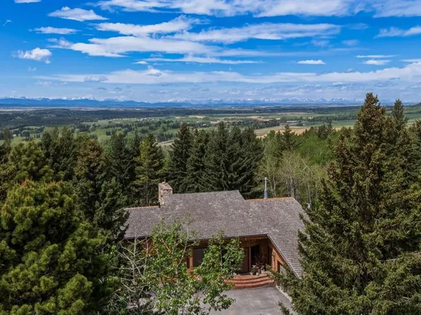 75 SE Anatapi Ln SW, Calgary, AB T3H 4G2