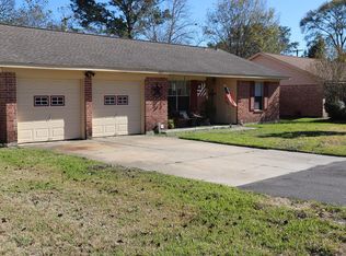 1029 Vine Dr, Angleton, TX 77515