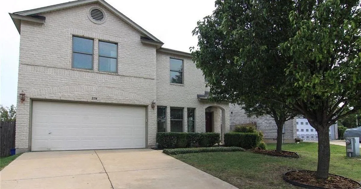 4 bed, 2.5 bath, 2691 sqft, $2,195 — Photo 1