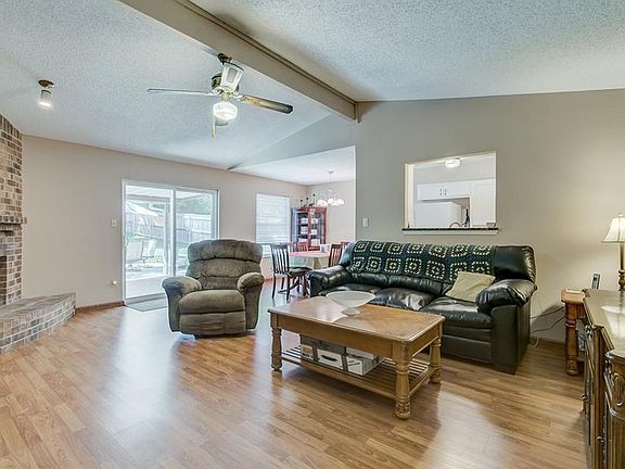 3rd image of 2312 Woodside Dr