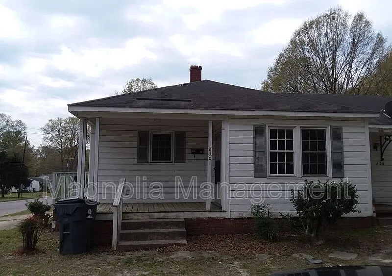 2 bed, 1.0 bath, $825 — Photo 1