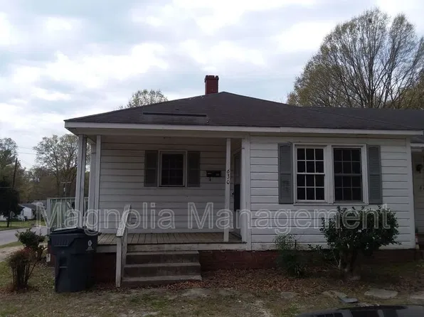 630 E Montgomery St, Henderson, NC 27536