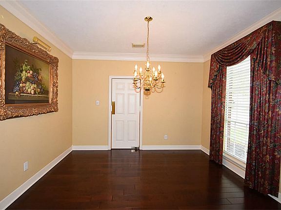 4th image of 1310 Crescent Parkway Ct