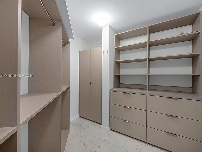 480 NE 31st St #1701 — Photo 4