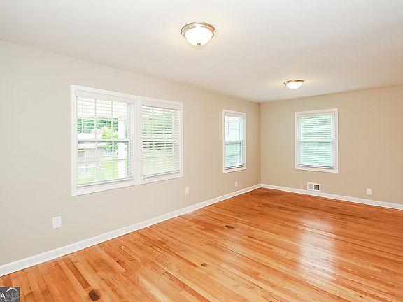 4th image of 80 Pinehurst Dr