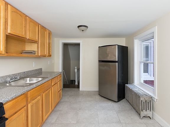 2nd image of 114 Rusling St #2