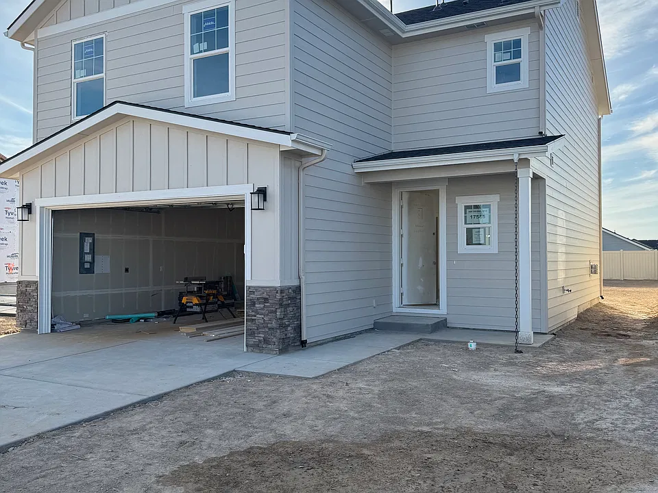 17565 Moon Ridge Pl