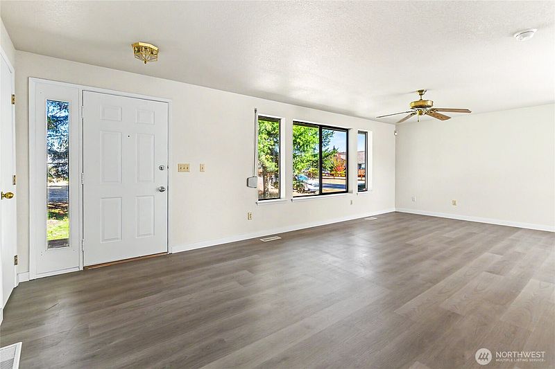 3rd image of 9418 180th Way SW
