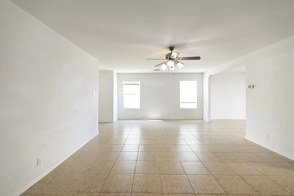3 bed, 2.5 bath, 1808 sqft, $1,500 — Photo 2
