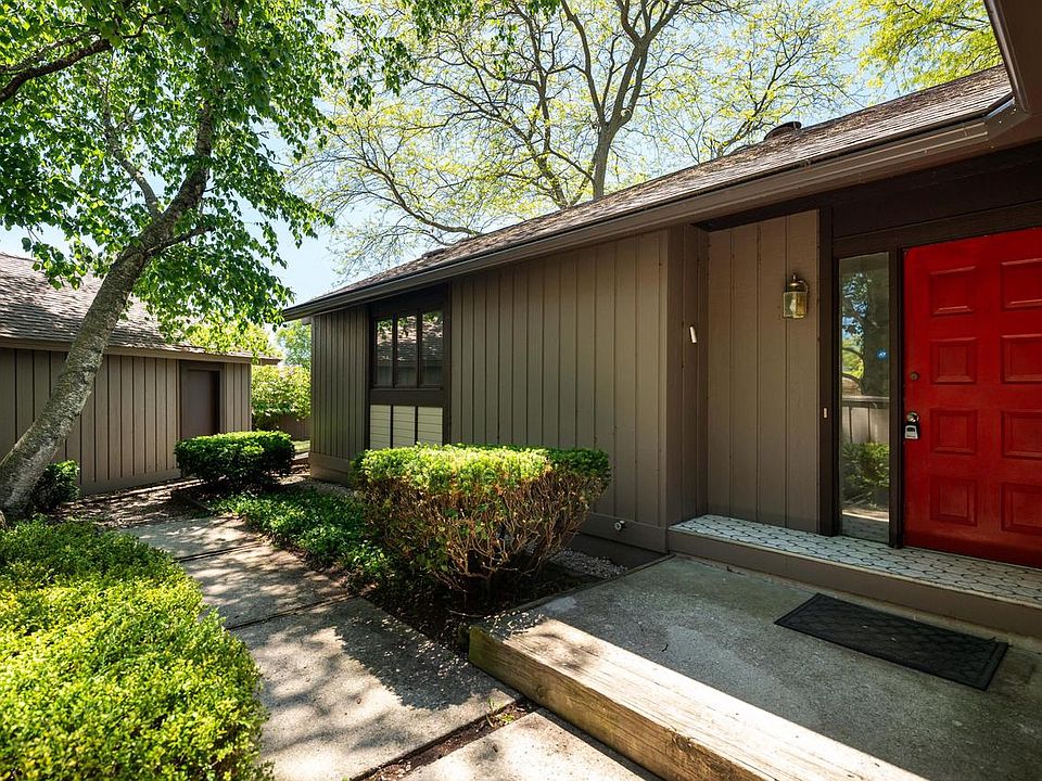 1st image of 8 Pinewood COURT