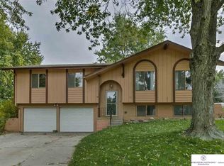 10609 Weir St, Omaha, NE 68127