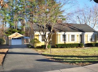 40 S Elm St, Windsor Locks, CT 06096