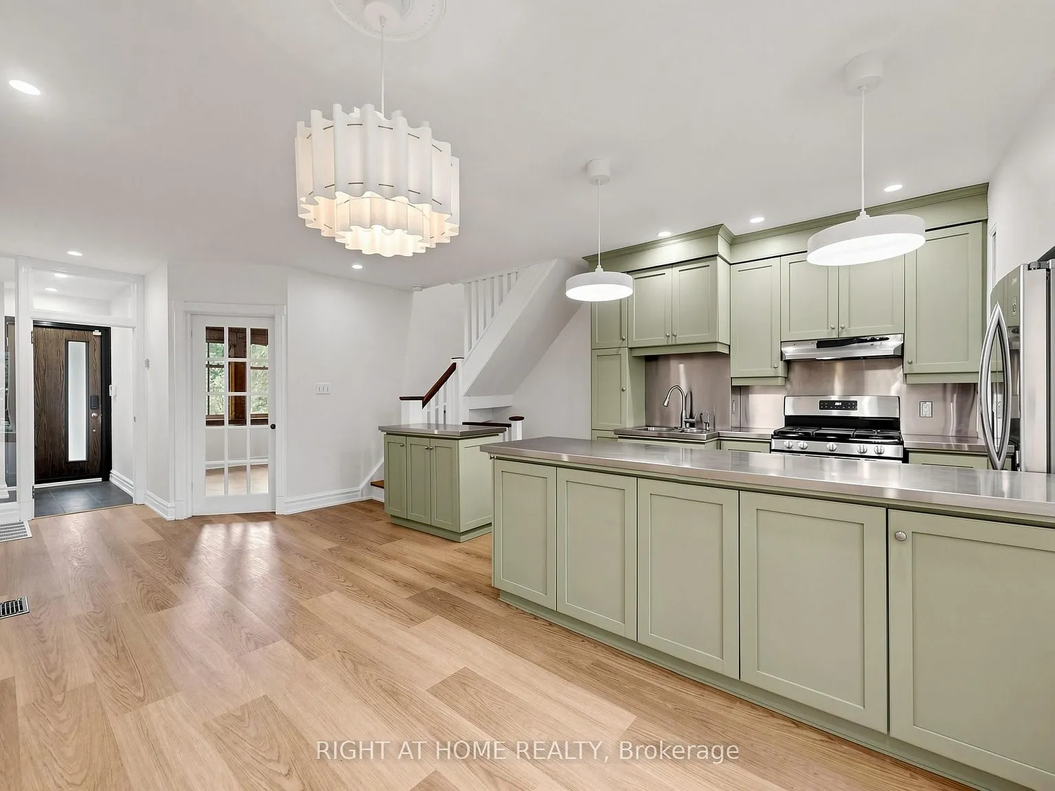 3 bed, $5,100 — Photo 4