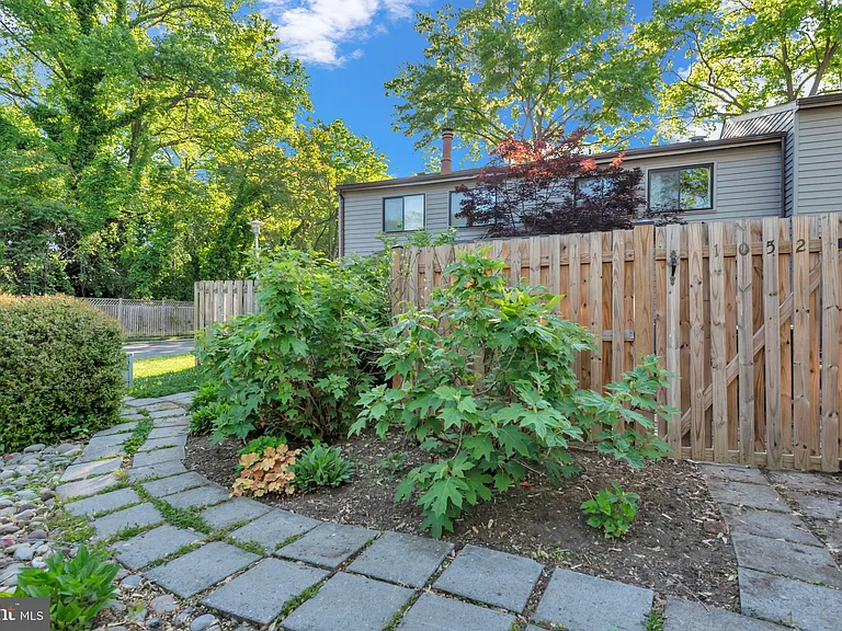 1052 Cedar Ridge Ct — Photo 32