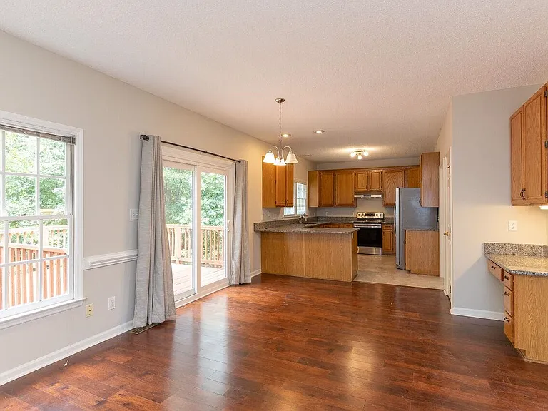 219 Covington Square Dr — Photo 13