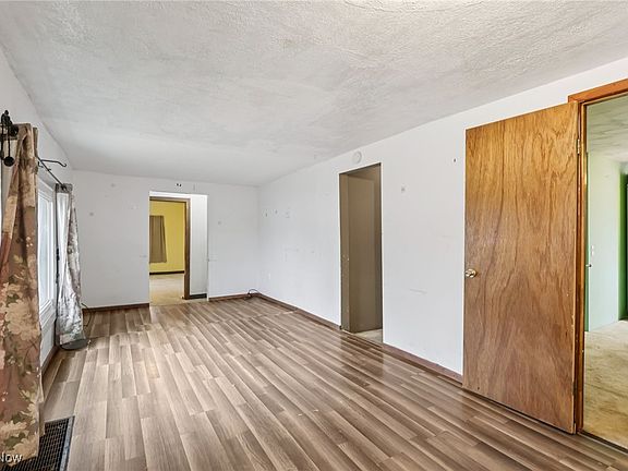 4th image of 2736 Applehill Ave SE