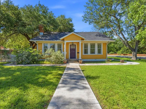1232 Spruce St, Lockhart, TX 78644