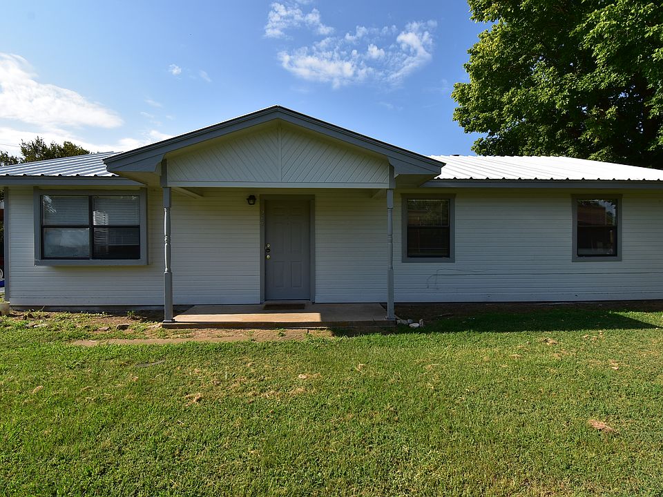 1st image of 514 Pecan St