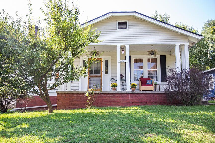 1st image of 2333 Woodbine Ave