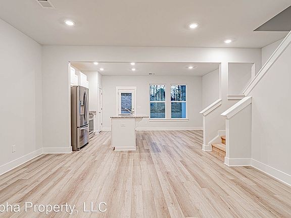 5th image of 242 Keaton Ct
