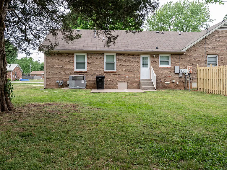 2594 Exeter Dr — Photo 27