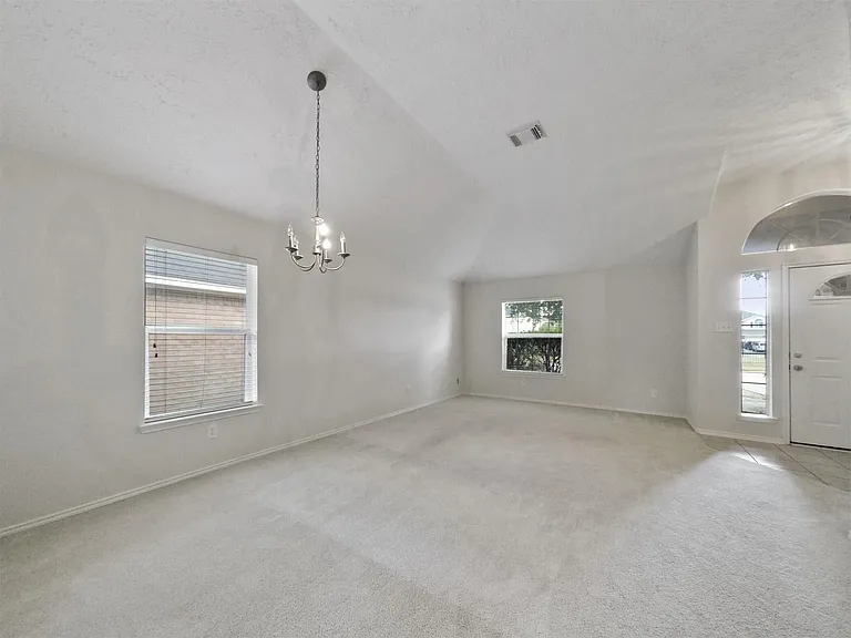 427 Northvalley Dr — Photo 6