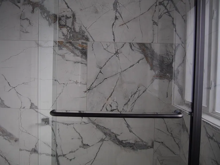 Upper Level Shower