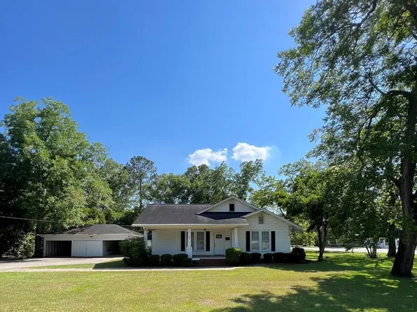 34 E Jarman St, Hazlehurst, GA 31539