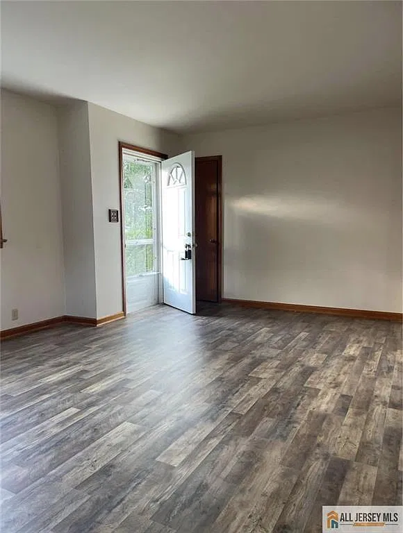 3 bed, 1.0 bath, 1172 sqft, $3,500 — Photo 3