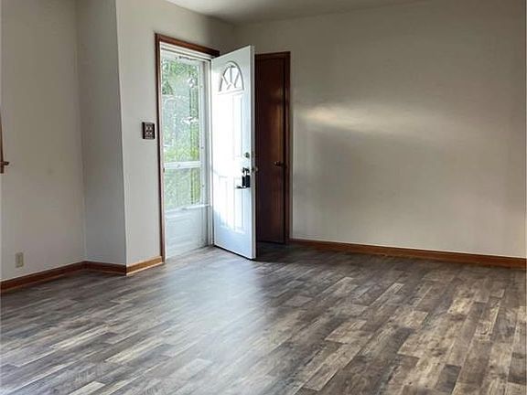 3rd image of 1601 W 7th St