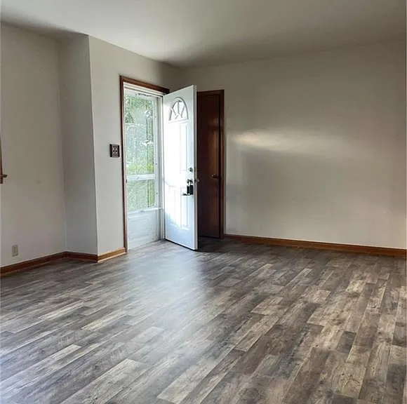 1601 W 7th St — Photo 3