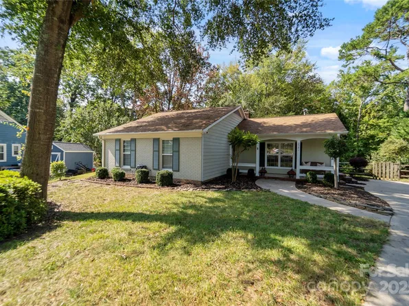 2741 Lytham Dr, Charlotte, NC 28210