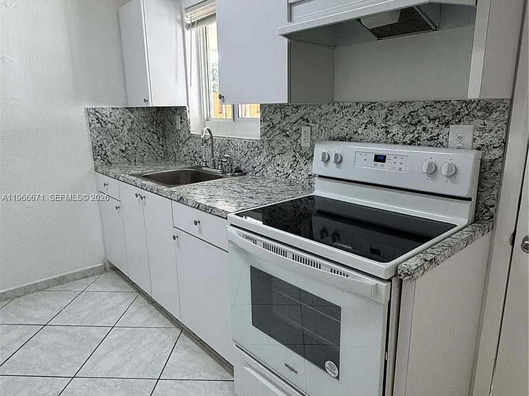 1481 NE 150th St #102 — Photo 8
