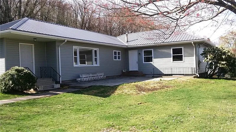 1190 Millwood Rd photo 1