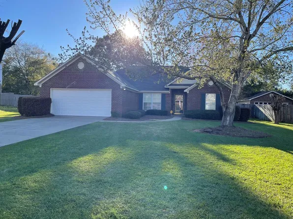 110 Arcadia Dr, Dothan, AL 36305