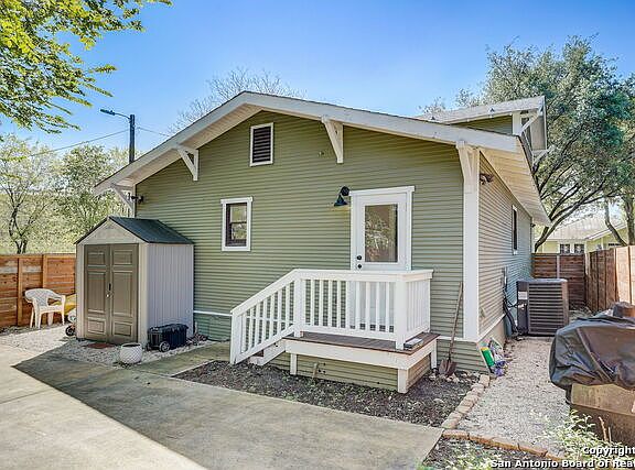 5th image of 139 Panama Ave
