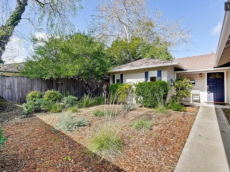 907 Embarcadero Rd — Photo 2