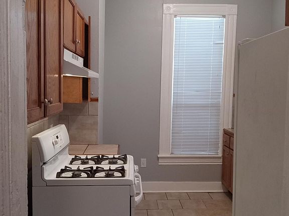 5th image of 2611 Tuam St