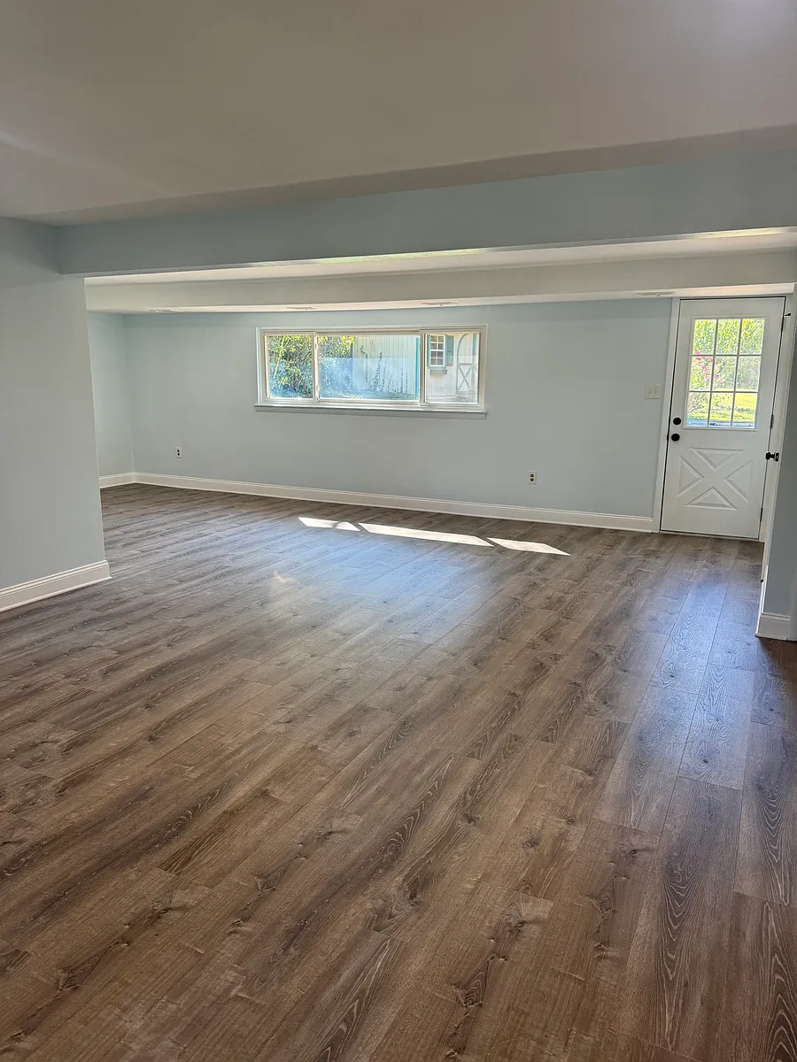 Building Photo - 520 Hedgerow Ln