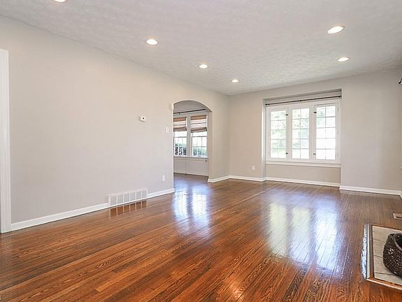 5th image of 17300 Lomond Blvd