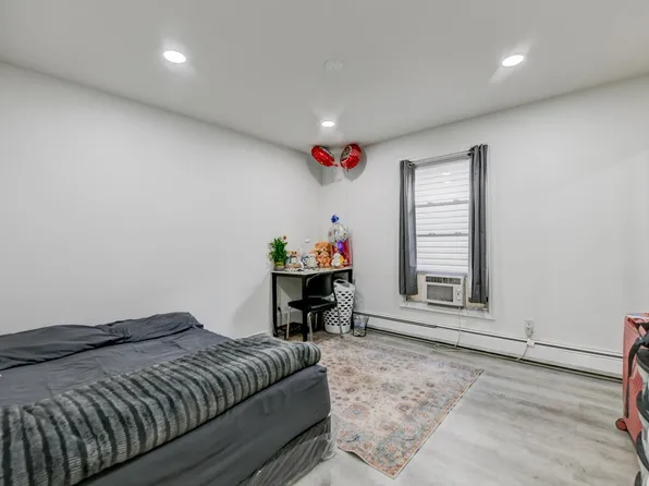 708 Garfield Avenue image 20 of 32