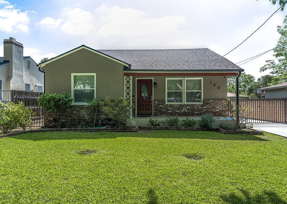View of front West facing home