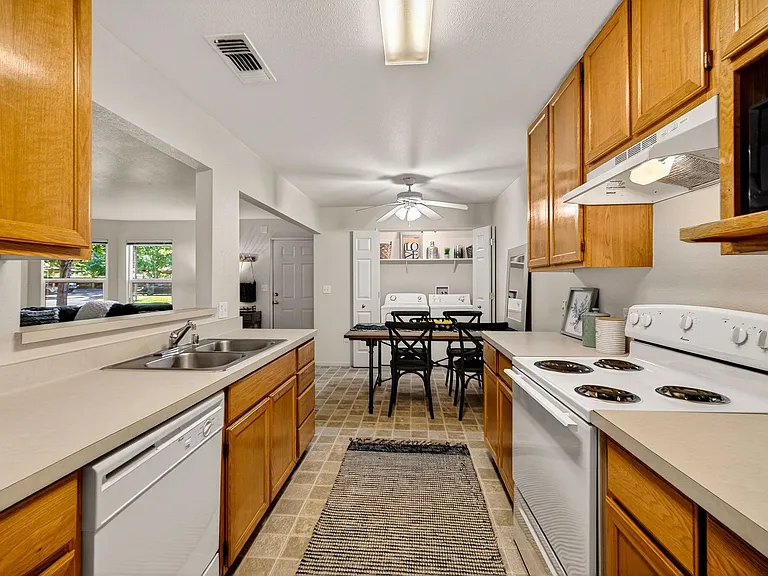 Mission Ranch Apartments — Photo 7