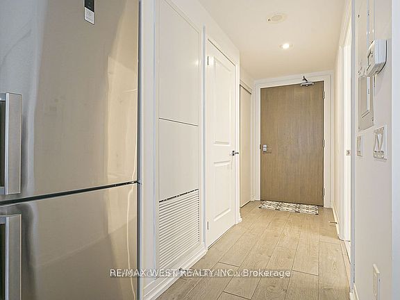 5th image of 251 Jarvis St #1124