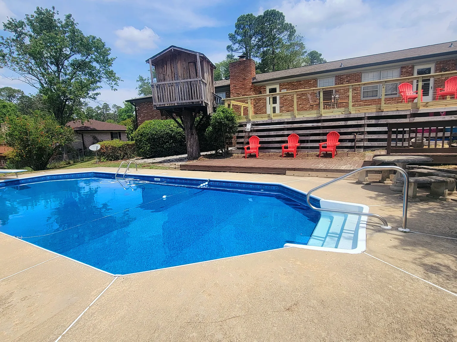 4 bed, 2.5 bath, 2190 sqft, $4,000 — Photo 3