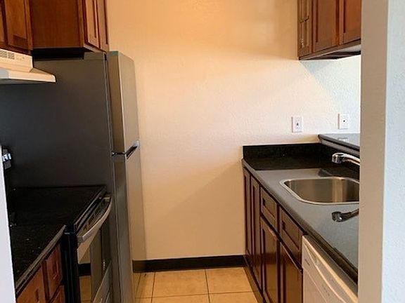 2nd image of 3116 Lake Dr APT 4