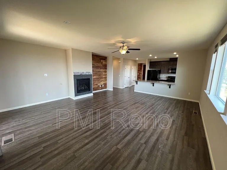 3025 Comstock Dr — Photo 10