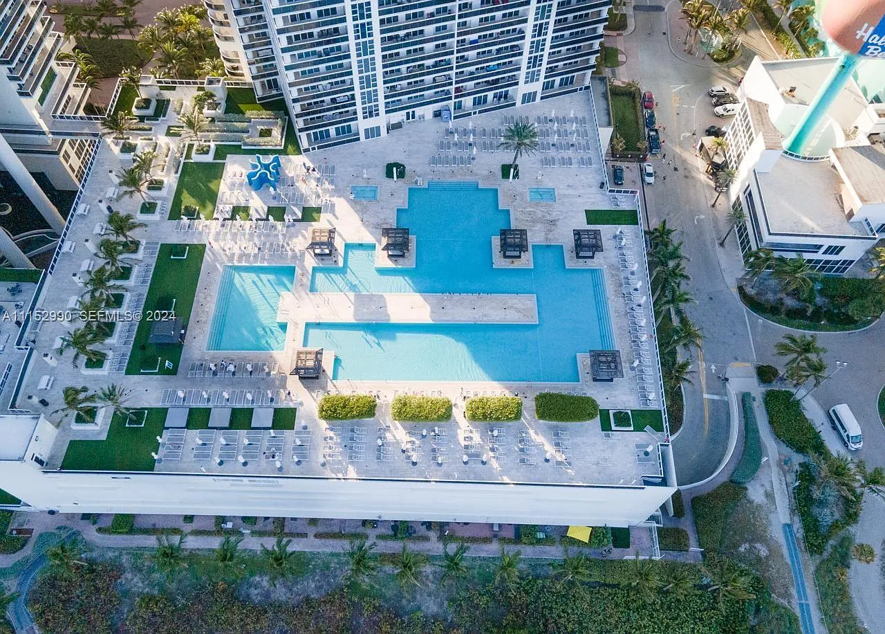 Beach Club Two — Photo 4
