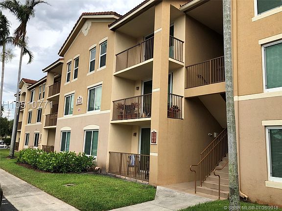3rd image of 323 Villa Cir #323