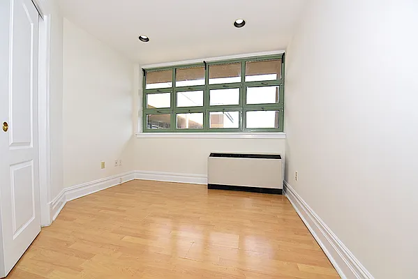 Rented by Keller Williams NYC | media 19